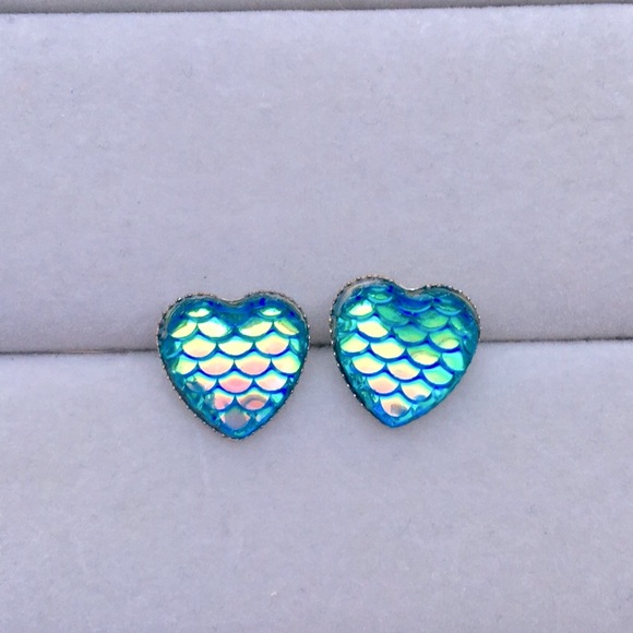 Iridescent Turquoise Aurora Borealis Mermaid Heart Earrings - Picture 4 of 5